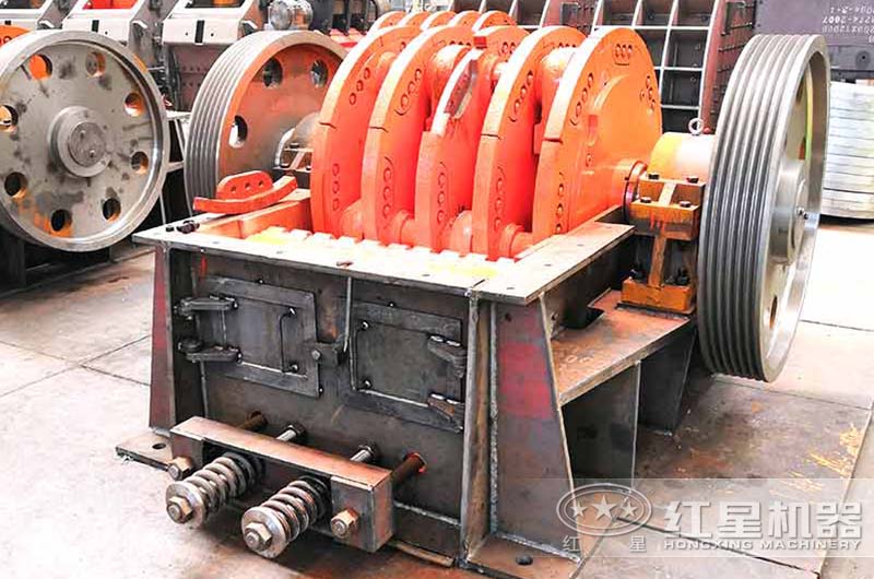 錘破機(jī)機(jī)架實景圖