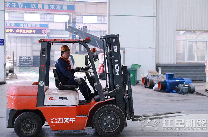 生產(chǎn)車間技術(shù)人員工作實景